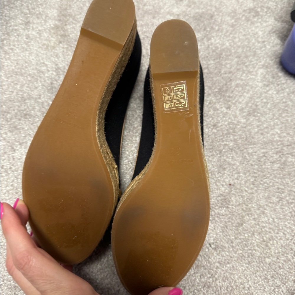Elegant Black and Tan Women's Shoes - Picture 5 of 7